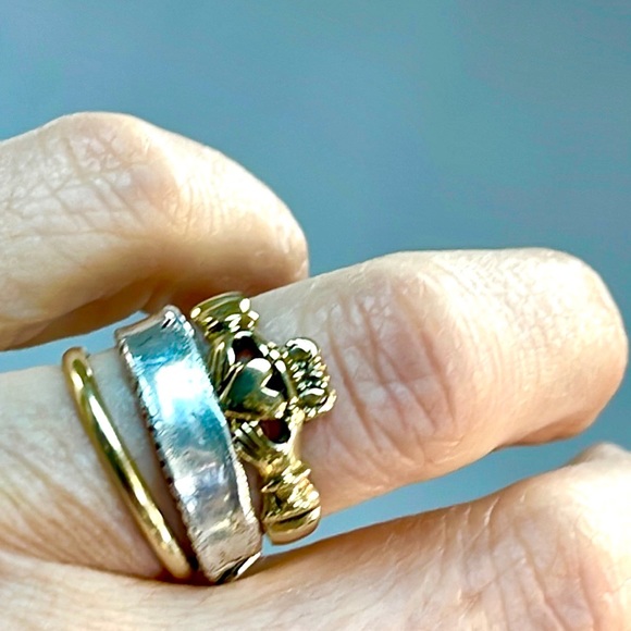 14k Claddagh ring - Picture 9 of 10